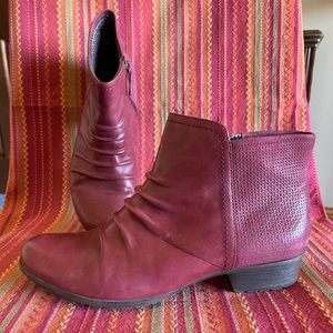 Burgundy Rockport booties Size 11